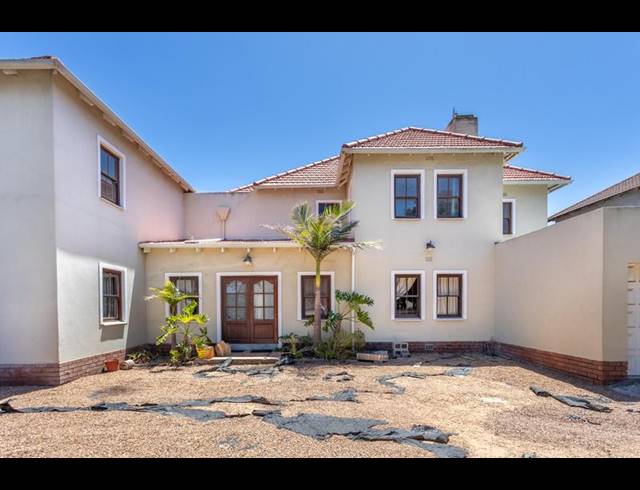 8 BEDROOM HOUSE FOR SALE IN PINELANDS
